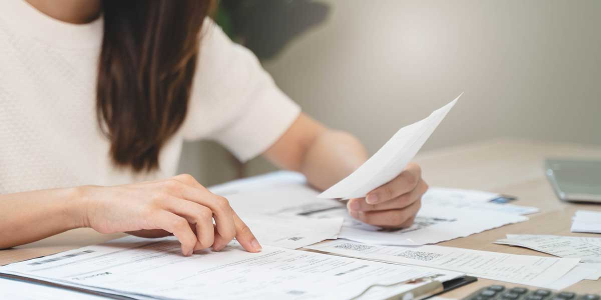 Woman making more informed borrowing decisions